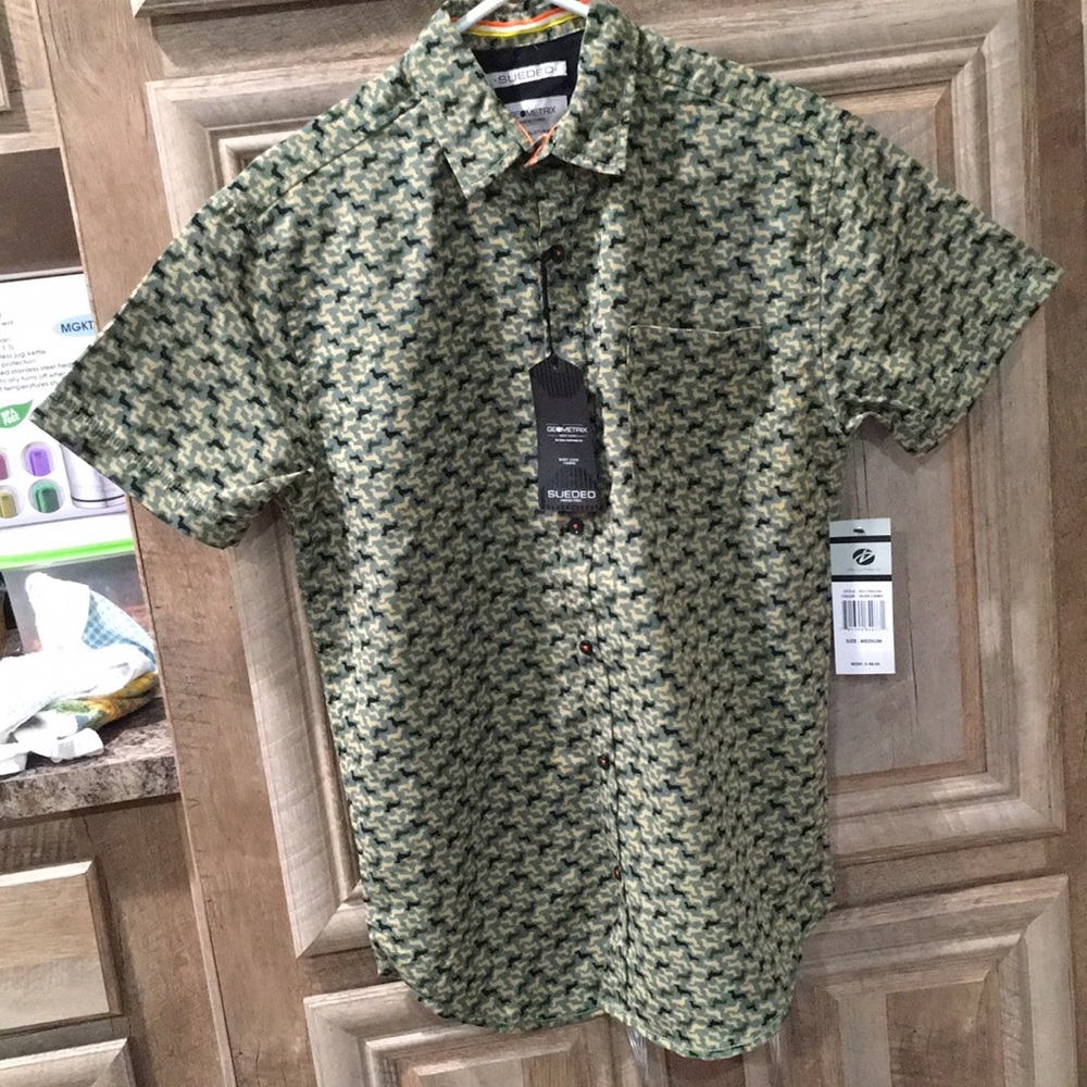 New With Tags “Geometrix” Men’s Button Down Shirt